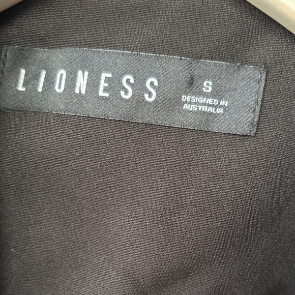 NWOT Lioness Women’s Black Blazer Jacket, 4 front pockets, casual- Small - Picture 3 of 11
